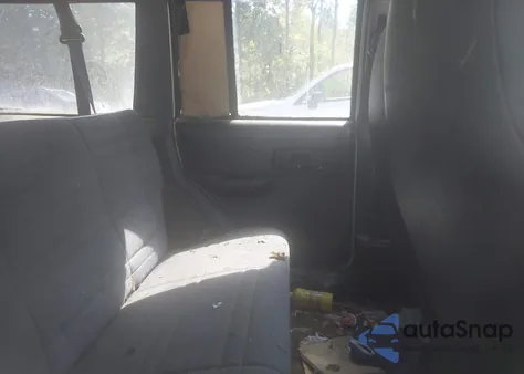 2000 Jeep Cherokee Sport из США, поврежденный, VIN 1J4FF48S8YL101426